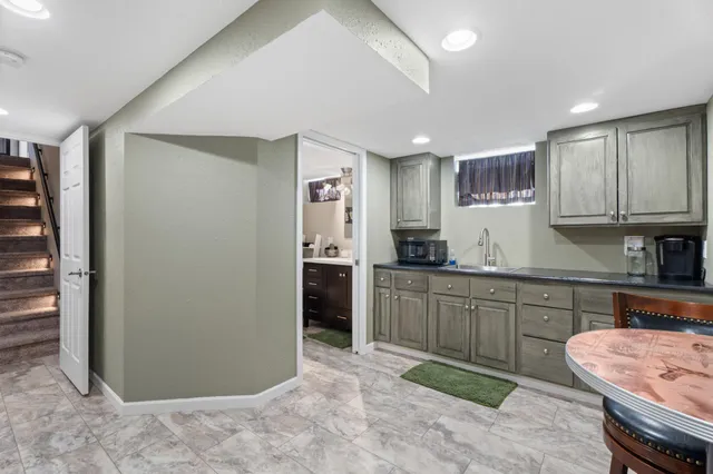 $392,000 | 957 Miles Drive, Worthington, MN 56187