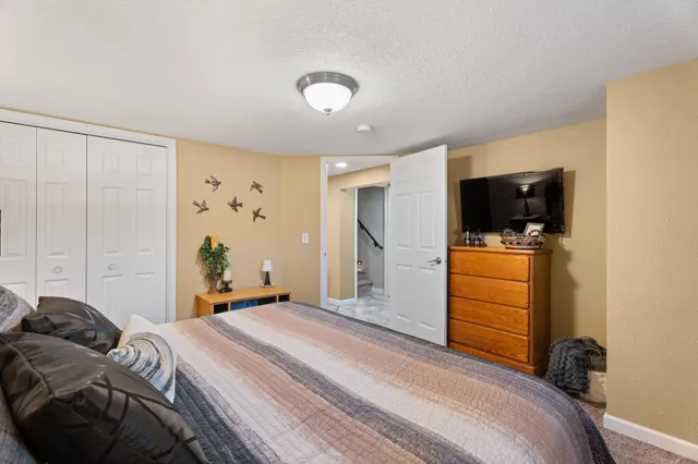 $392,000 | 957 Miles Drive, Worthington, MN 56187