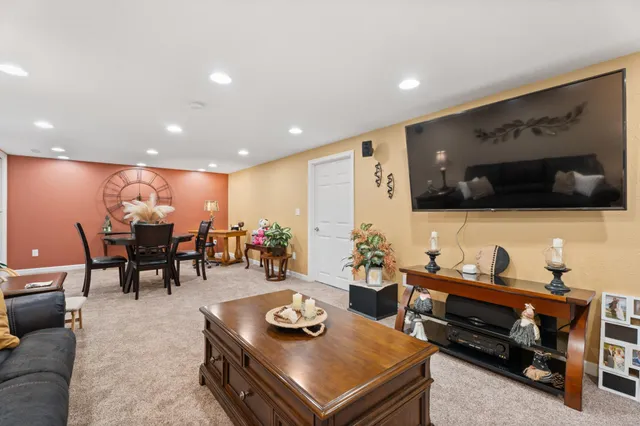 $392,000 | 957 Miles Drive, Worthington, MN 56187