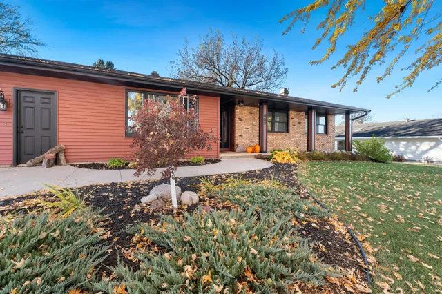 $392,000 | 957 Miles Drive, Worthington, MN 56187