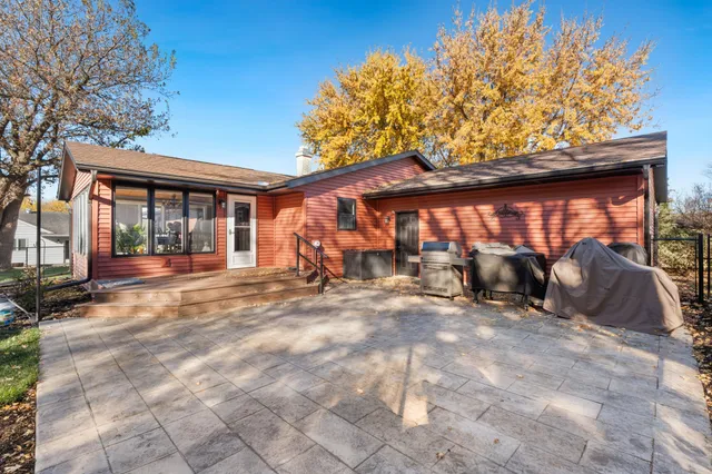 $392,000 | 957 Miles Drive, Worthington, MN 56187