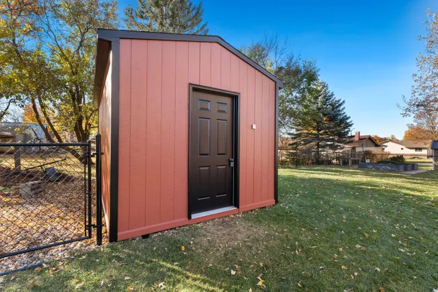 $392,000 | 957 Miles Drive, Worthington, MN 56187