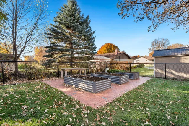 $392,000 | 957 Miles Drive, Worthington, MN 56187