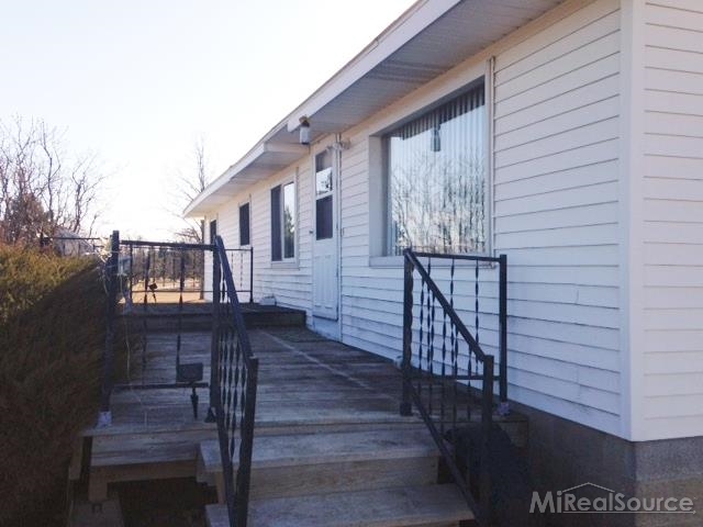 8465 Yale Road Avoca, MI 48006 - Photo 2 of 12 31234313-1.JPG