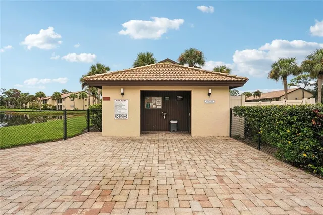 $235,000 | 335 3 Lakes Lane, Unit B, Venice, FL 34285
