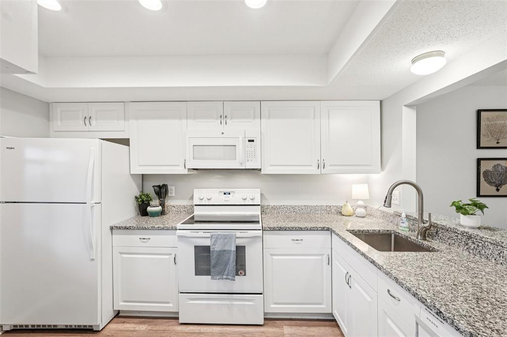 335 3 Lakes Lane, Unit B Venice, FL 34285 - Photo 6 of 49