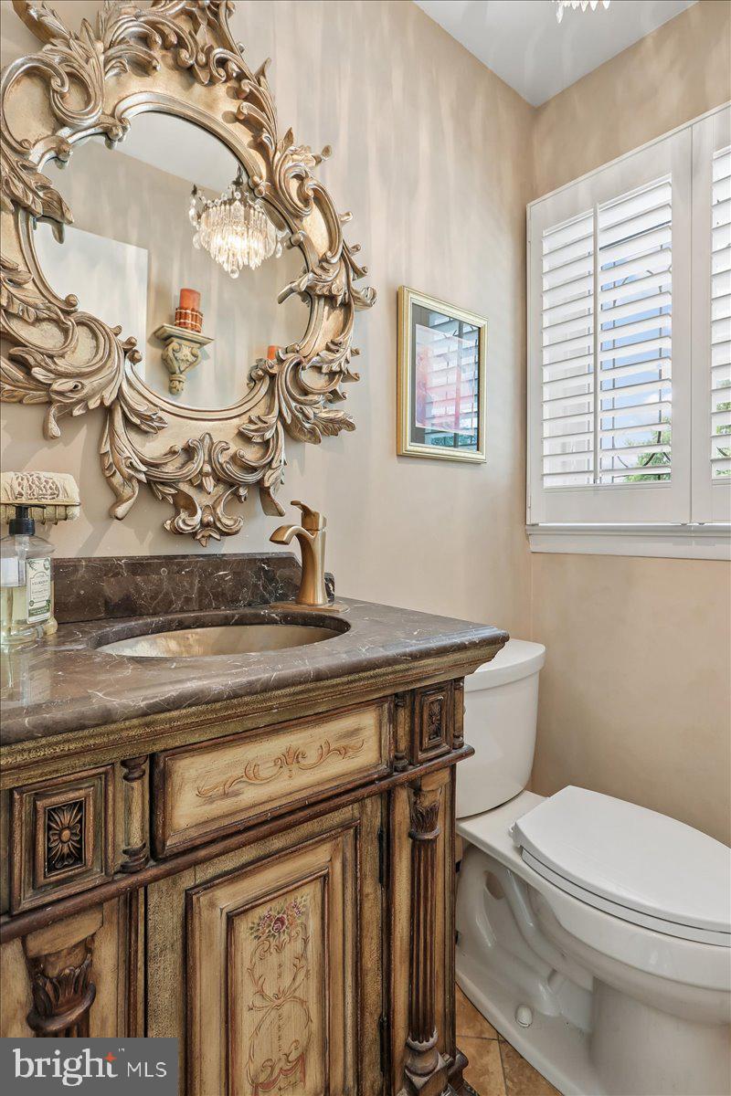 14811 Springfield Road Germantown, MD 20874 - Photo 21 of 116 Powder room