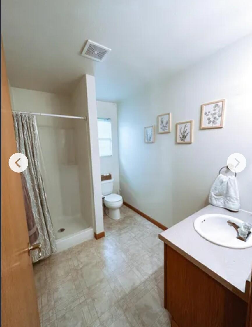 4620 Fox Grove Road Sheboygan, WI 53081 - Photo 7 of 15 Full Bath on Main