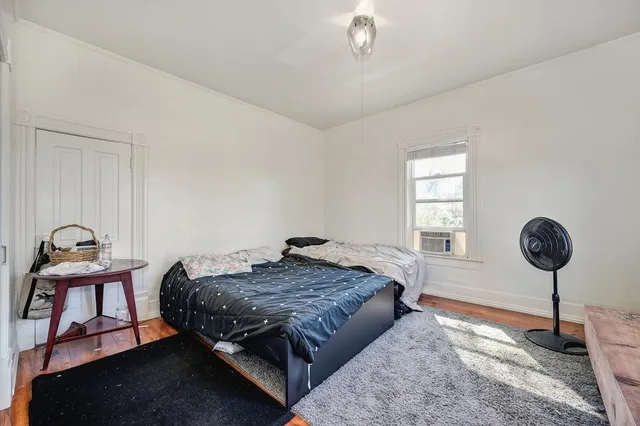 a view of a house with backyard and trees