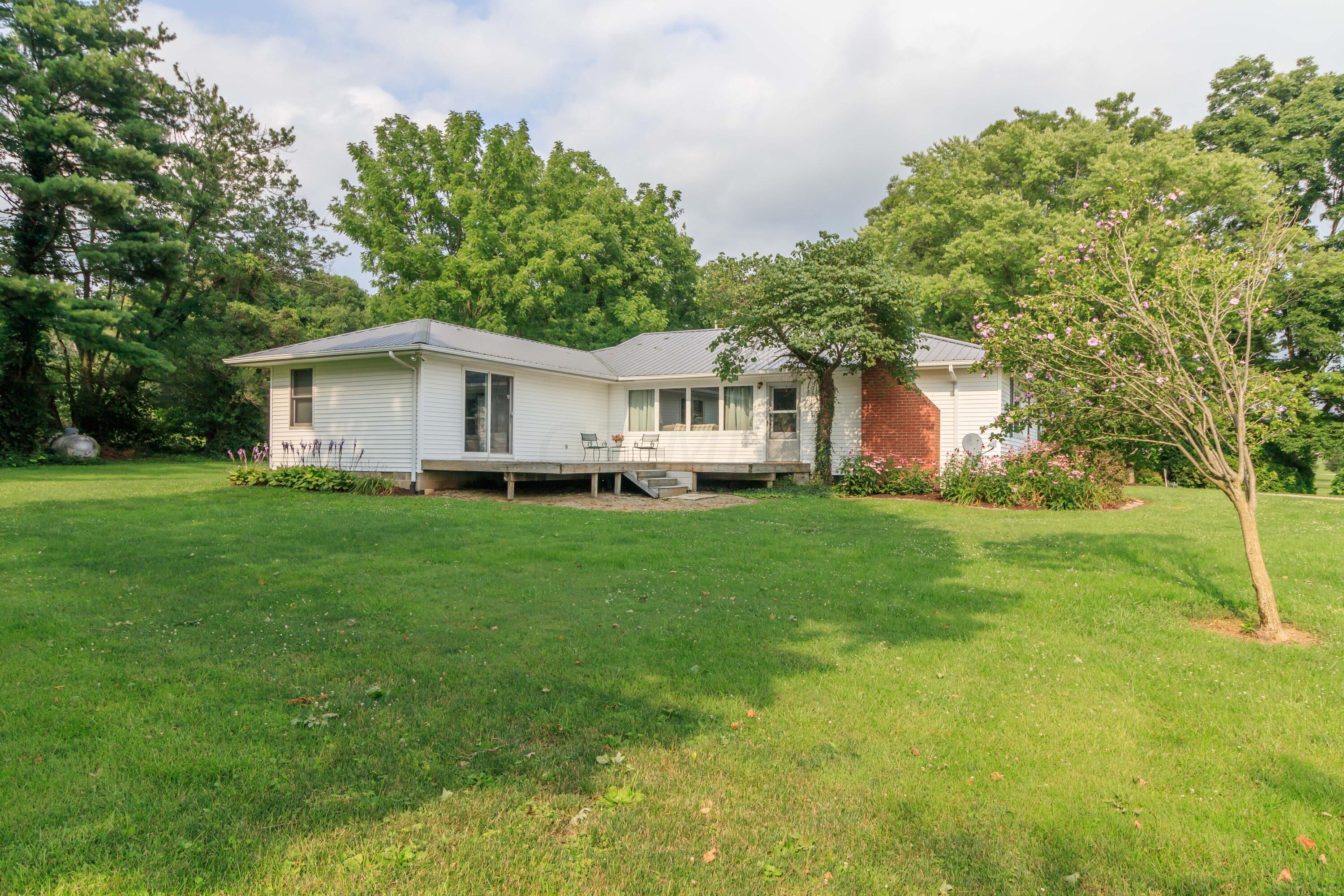5850 Hamburg Road Southwest Amanda, OH 43102 - Photo 41 of 52 View of Side Deck