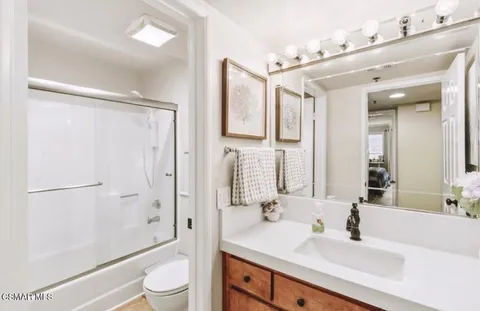 $395,000 | 5805 Oak Bend Lane, Unit 211, Oak Park, CA 91377