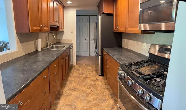 $2,400 | 300 Drummers Lane, Unit 300, Wayne, PA 19087