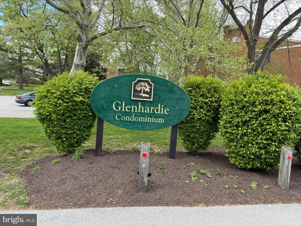 $2,400 | 300 Drummers Lane, Unit 300, Wayne, PA 19087