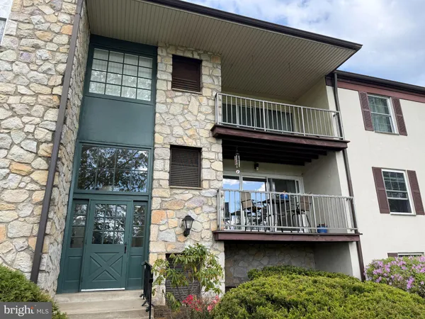 $2,400 | 300 Drummers Lane, Unit 300, Wayne, PA 19087
