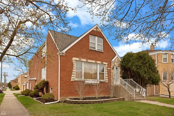 $550,000 | 2000 73rd Avenue, Elmwood Park, IL 60707