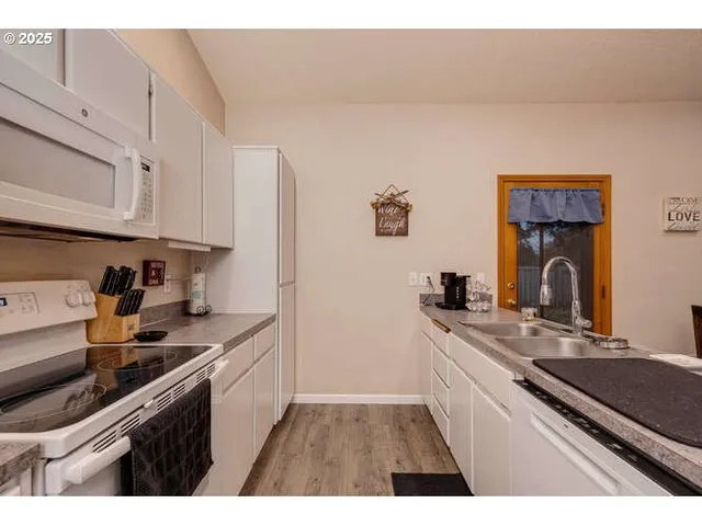 $425,000 | 959 Southwest Oriole Street, McMinnville, OR 97128