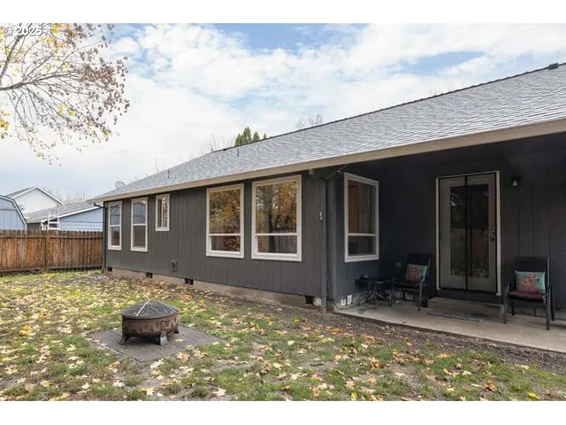 $425,000 | 959 Southwest Oriole Street, McMinnville, OR 97128