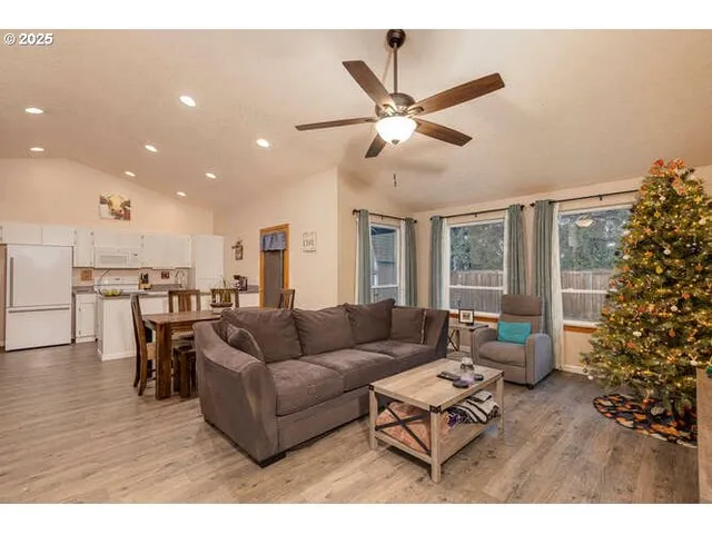 $425,000 | 959 Southwest Oriole Street, McMinnville, OR 97128