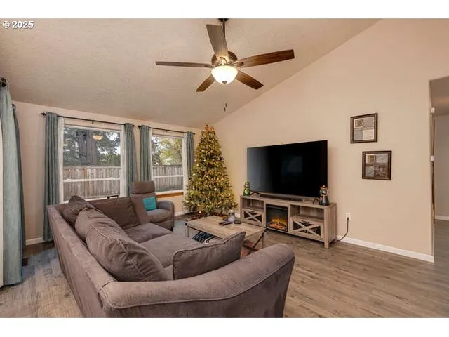 $425,000 | 959 Southwest Oriole Street, McMinnville, OR 97128