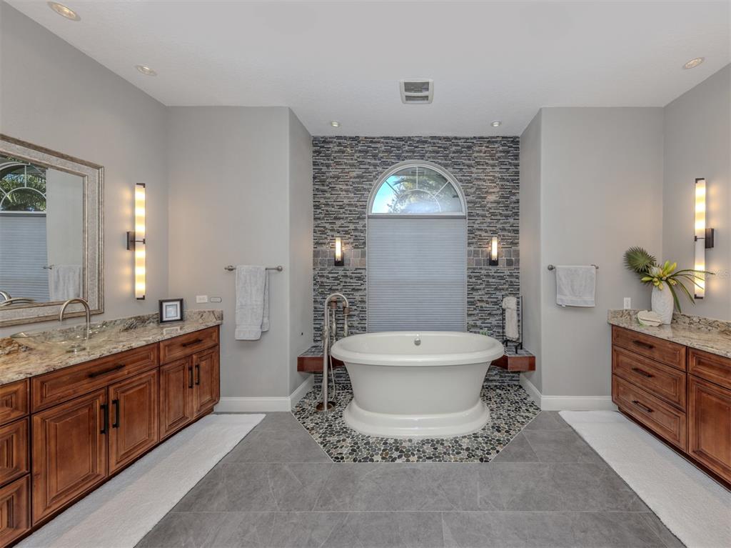 444 Tremingham Way Venice, FL 34293 - Photo 18 of 93