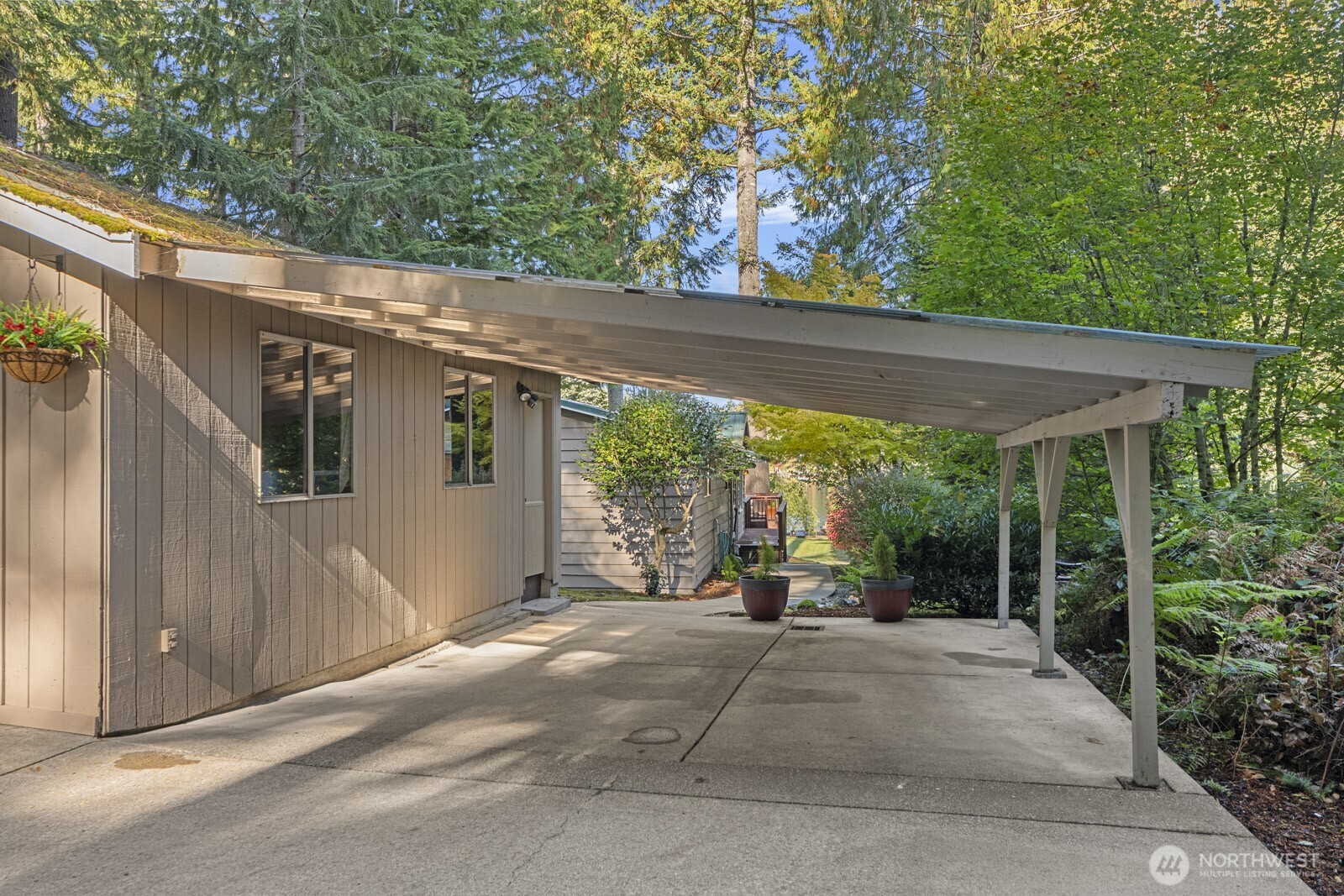 7727 Lake Alice Road Southeast Fall City, WA 98024 - Photo 21 of 34 a view of the back yard of the house