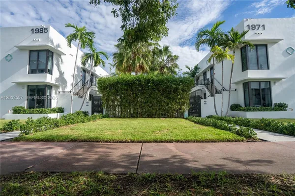 $2,400 | 1971 Bay Drive, Unit 114, Miami Beach, FL 33141