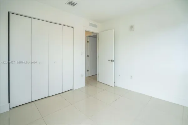 $2,400 | 1971 Bay Drive, Unit 114, Miami Beach, FL 33141