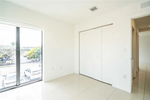 $2,400 | 1971 Bay Drive, Unit 114, Miami Beach, FL 33141