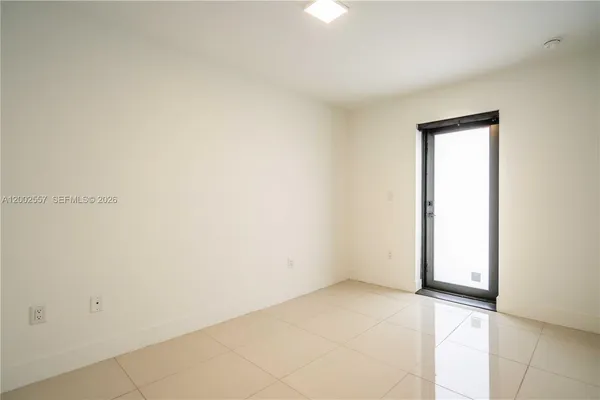 $2,400 | 1971 Bay Drive, Unit 114, Miami Beach, FL 33141