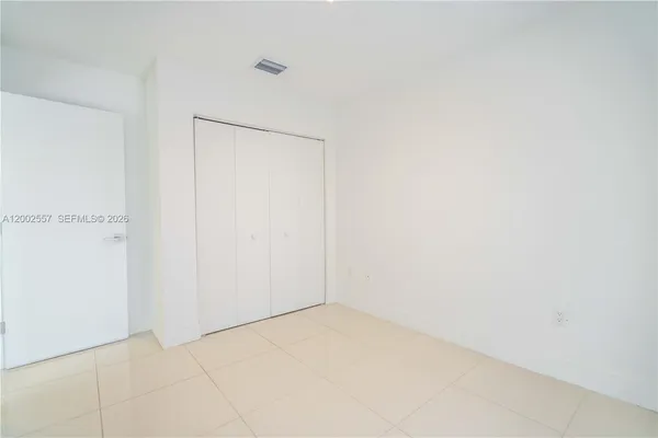 $2,400 | 1971 Bay Drive, Unit 114, Miami Beach, FL 33141