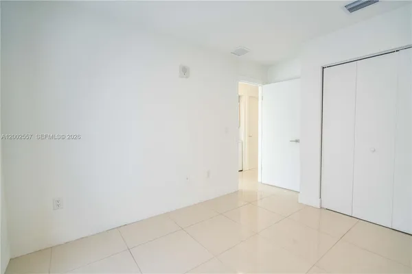 $2,400 | 1971 Bay Drive, Unit 114, Miami Beach, FL 33141