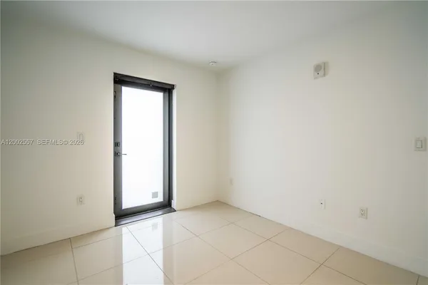 $2,400 | 1971 Bay Drive, Unit 114, Miami Beach, FL 33141