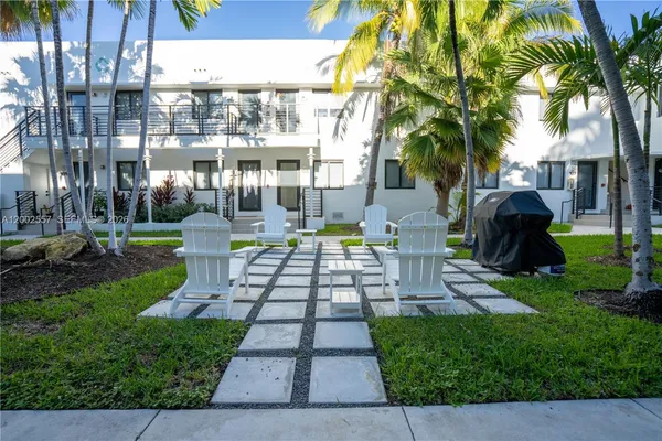 $2,400 | 1971 Bay Drive, Unit 114, Miami Beach, FL 33141