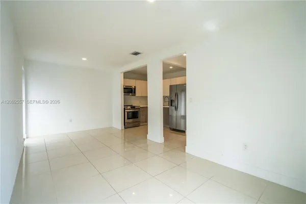 $2,400 | 1971 Bay Drive, Unit 114, Miami Beach, FL 33141