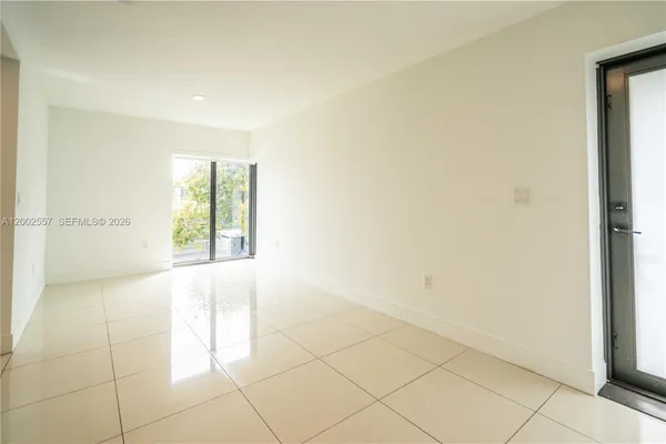 $2,400 | 1971 Bay Drive, Unit 114, Miami Beach, FL 33141