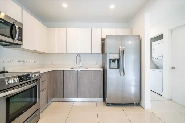 $2,400 | 1971 Bay Drive, Unit 114, Miami Beach, FL 33141