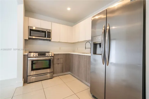 $2,400 | 1971 Bay Drive, Unit 114, Miami Beach, FL 33141