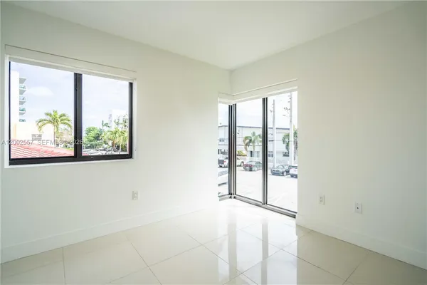 $2,400 | 1971 Bay Drive, Unit 114, Miami Beach, FL 33141