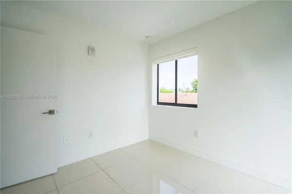 $2,400 | 1971 Bay Drive, Unit 114, Miami Beach, FL 33141