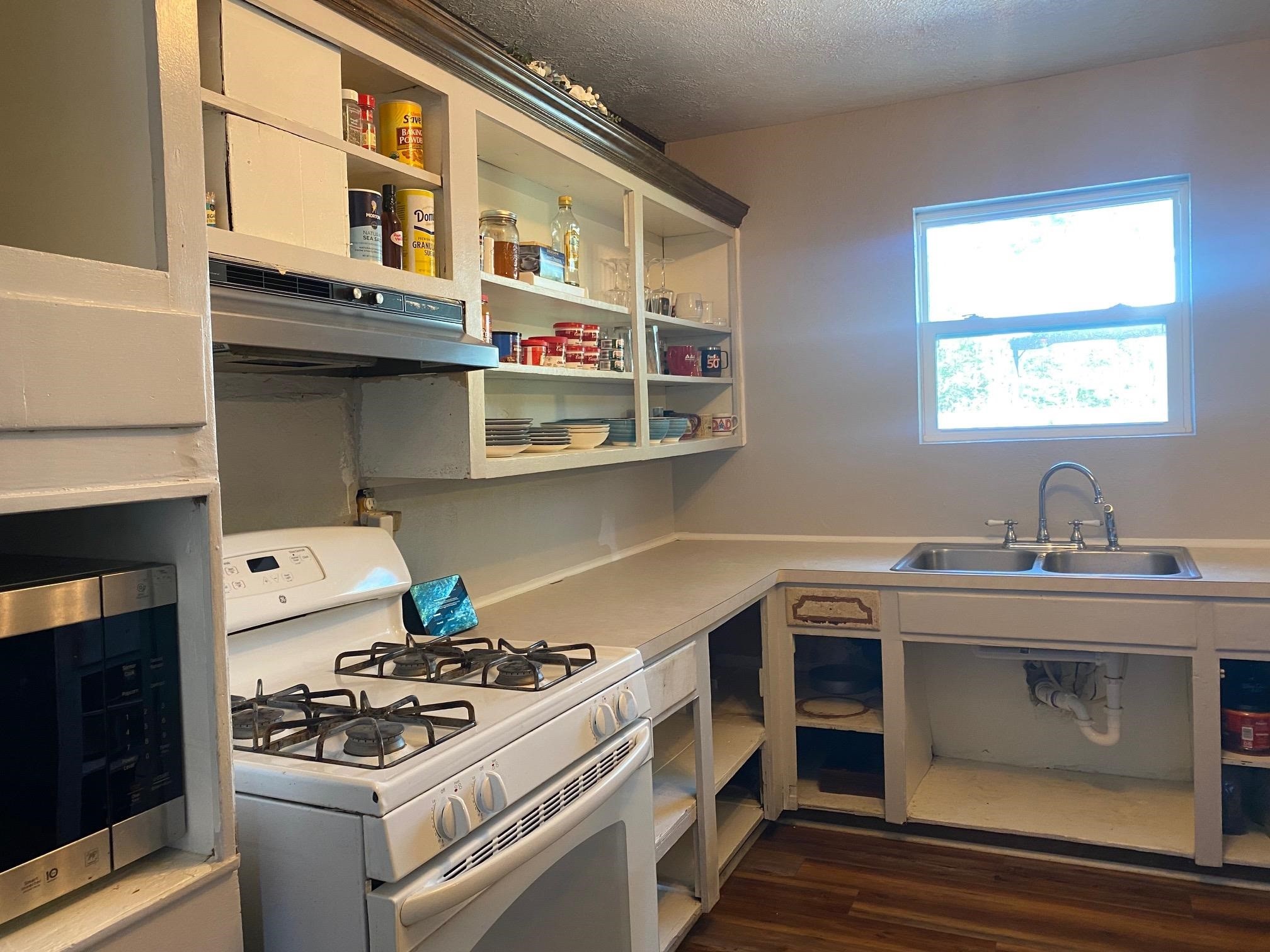 7735 Lawrence Drive Beaumont, TX 77708 - Photo 3 of 20