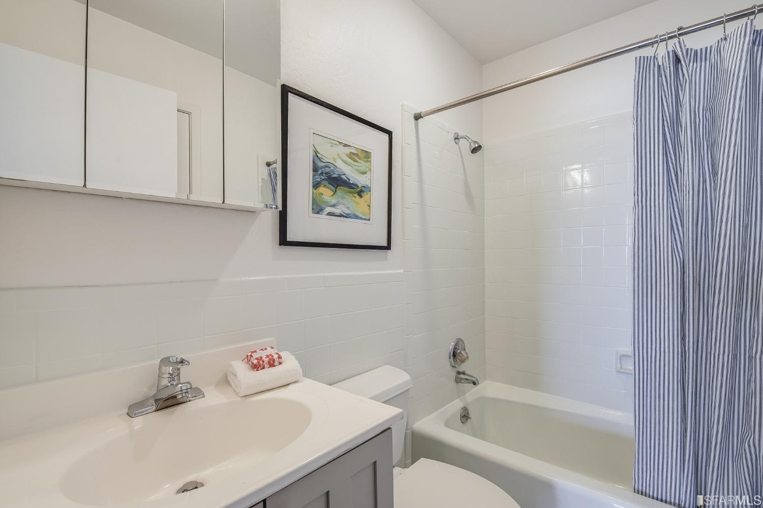 138 Corwin Street San Francisco, CA 94114 - Photo 46 of 60 a bathroom with a sink and a bathtub