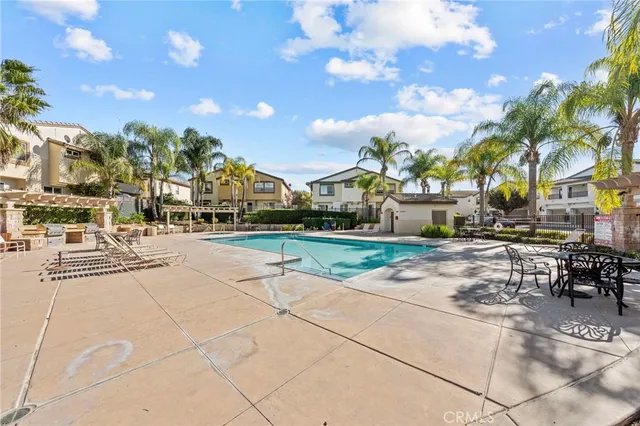 $525,000 | 41685 Woodridge Avenue, Unit 1, Murrieta, CA 92562