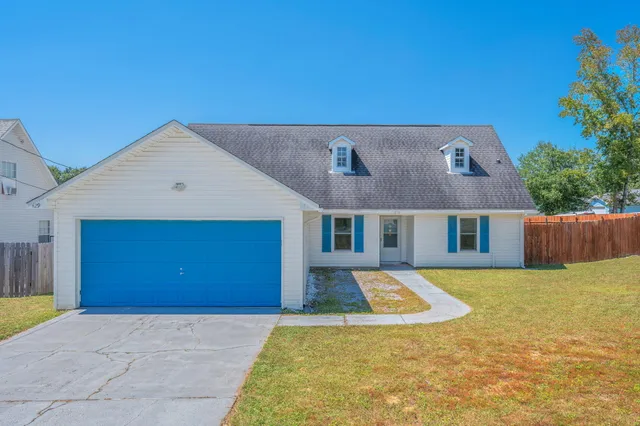 a view of pool with yard
