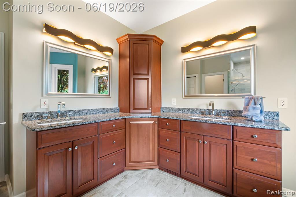 1902 Grayslake Drive Rochester Hills, MI 48306 - Photo 28 of 76