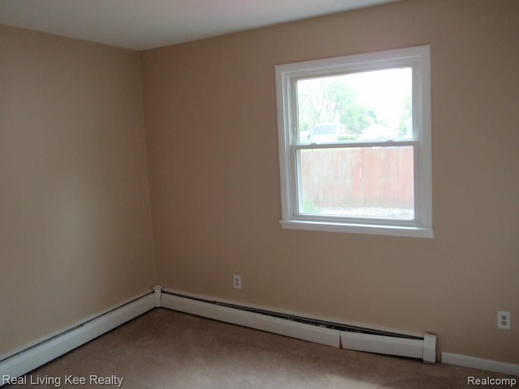 2815 Weaverton Rochester, MI 48307 - Photo 13 of 17 Bedroom 3