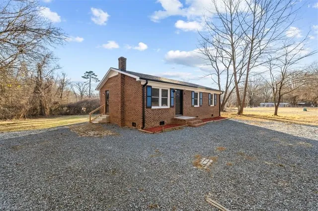 $209,000 | 4686 Calhoun Drive, Liberty, NC 27298