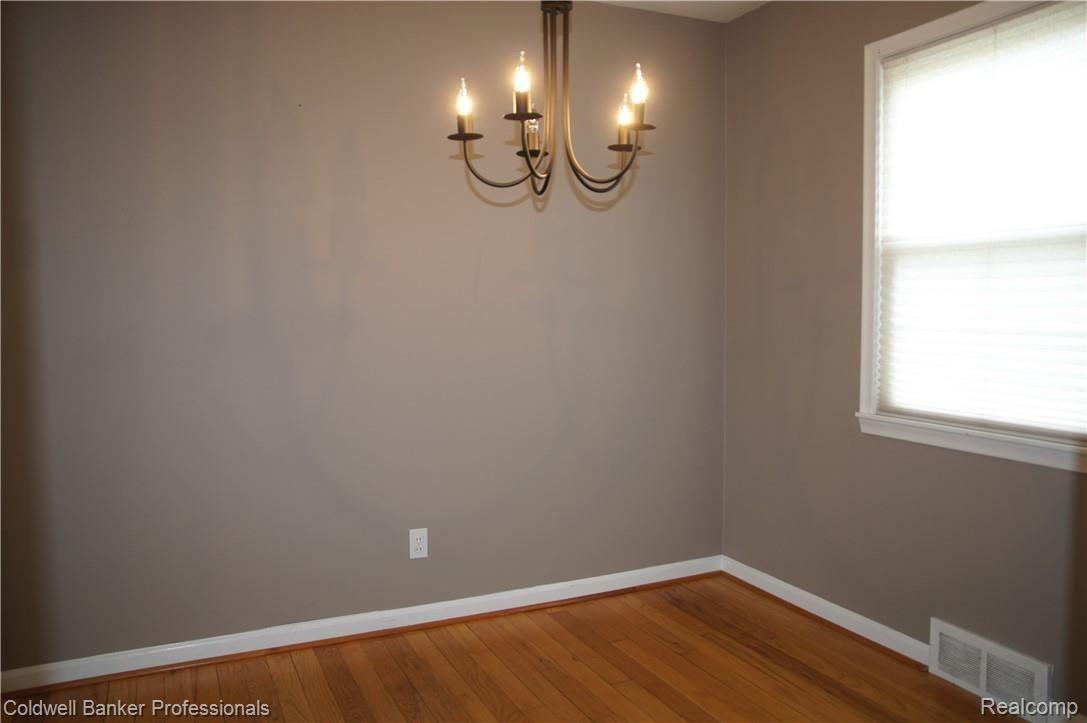 1751 Graefield Road, Unit 119 Birmingham, MI 48009 - Photo 5 of 21 DSC01382.JPG
