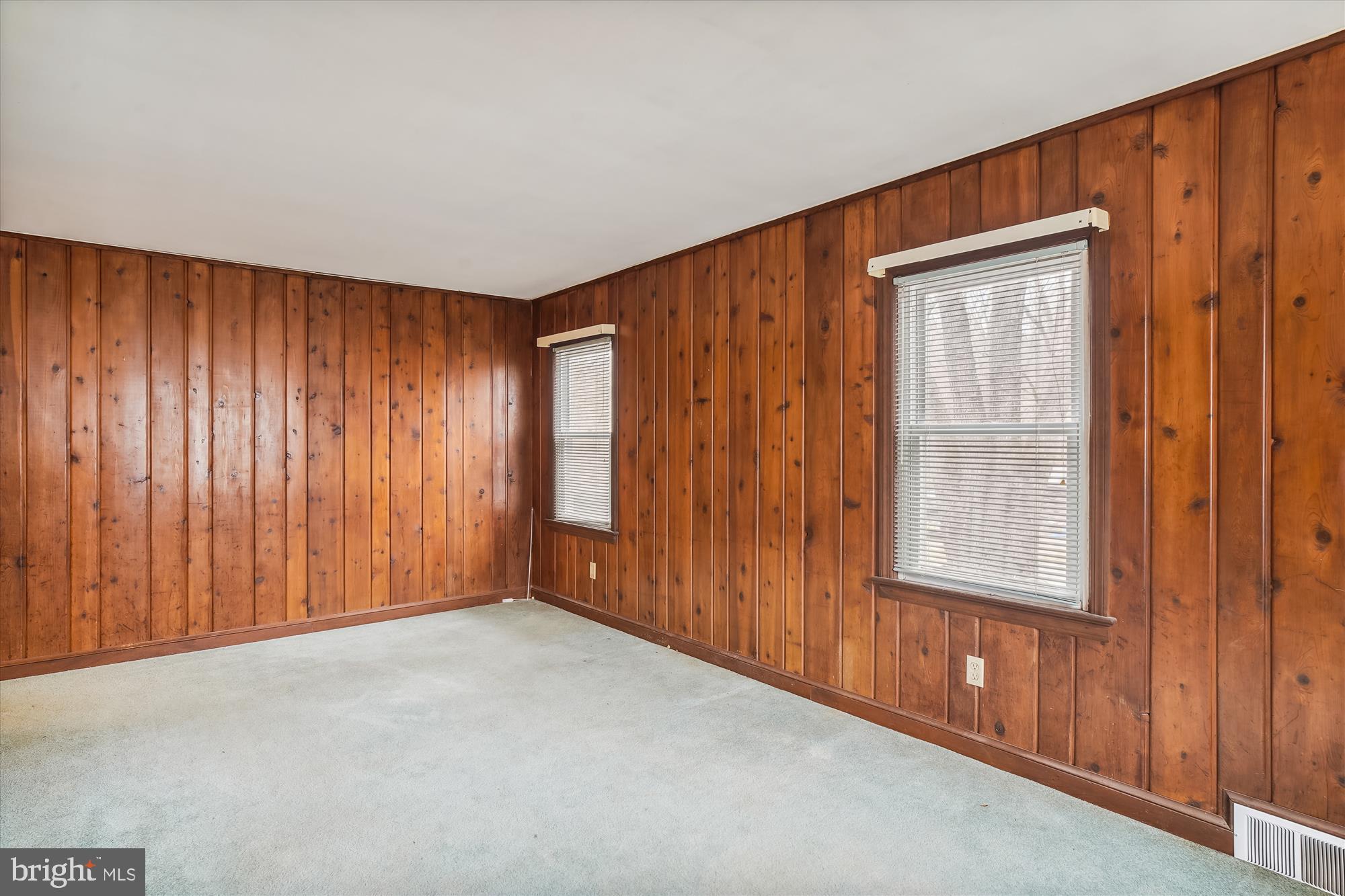 799 Briggs Chaney Road Silver Spring, MD 20905 - Photo 10 of 56 Living Room