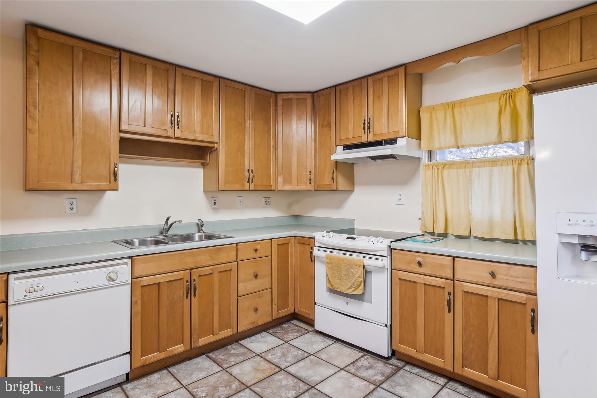799 Briggs Chaney Road Silver Spring, MD 20905 - Photo 18 of 56 Kitchen