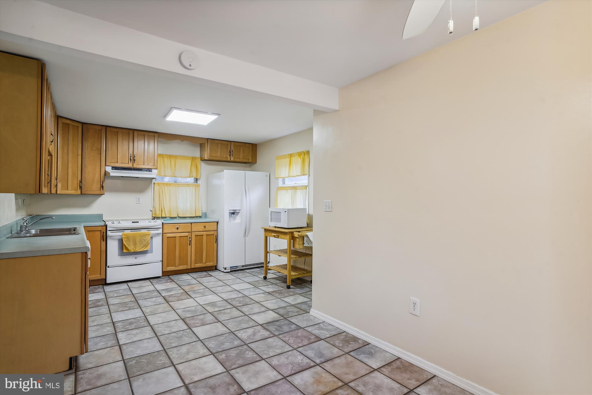 799 Briggs Chaney Road Silver Spring, MD 20905 - Photo 19 of 56 Kitchen